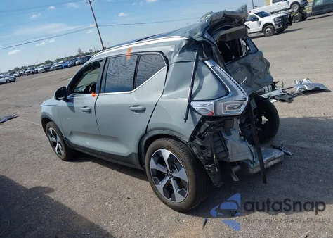 2025 Volvo Xc40 Plus z USA, uszkodzony, nr VIN YV4L12UE5S2566400